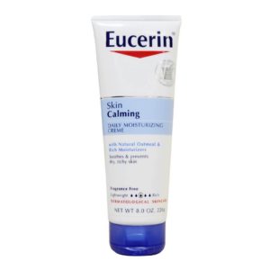 Vista frontal de un tubo de Crema Calmante Natural de Avena Enriquecida Eucerin Skin Calming - la versión de tapa azul